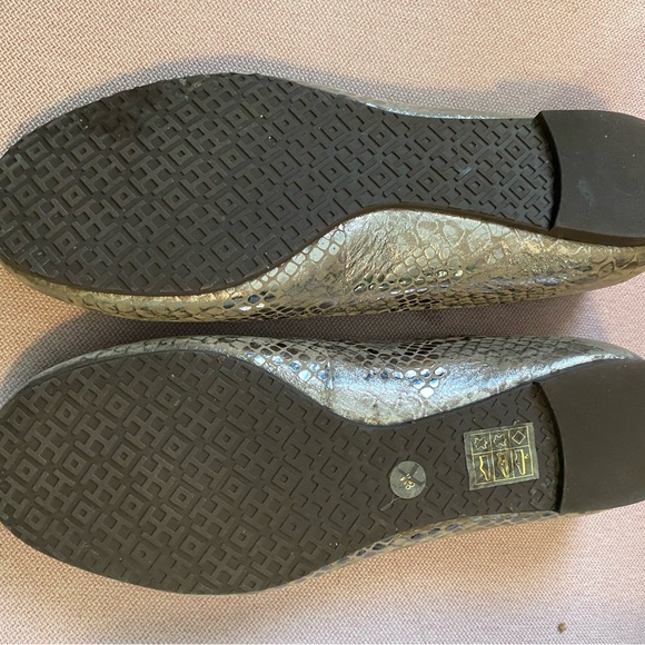 Tory Burch metallic python flats - Picture 4 of 7